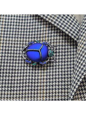 Vintage Vibes Blue Beetle Brooch Scarab Pin Emerald Rhinestone Silver Tone 1.5"
